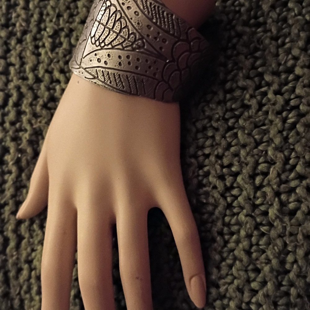Silver Fish Bracelet - Picture 10 of 10